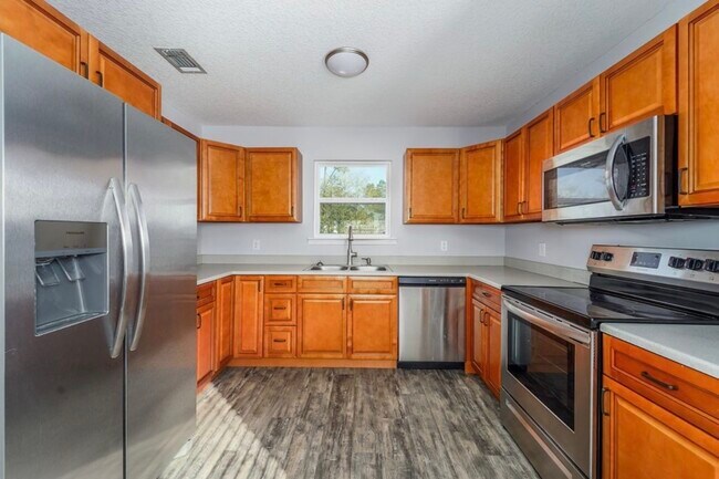 Foto del edificio - 5860 Ridge Rd