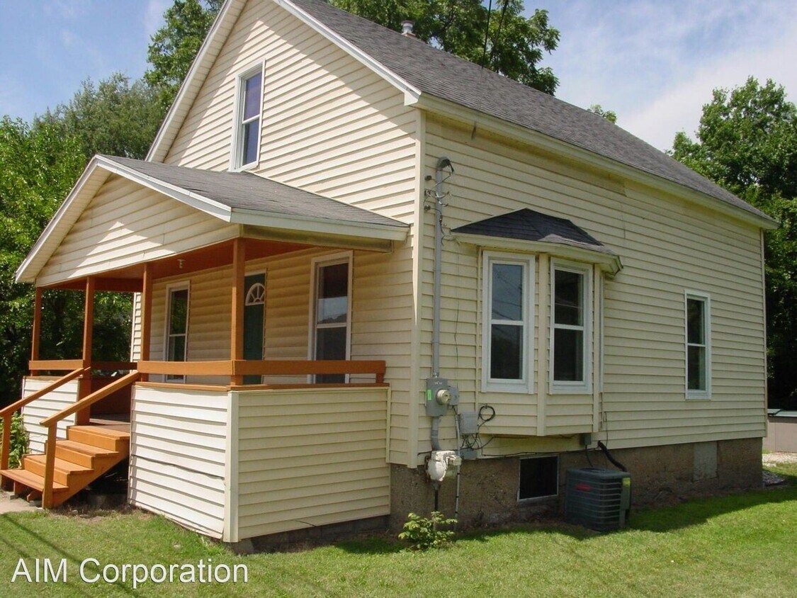 3 br, 1 bath House 809 E Centre Ave House Rental in Portage, MI