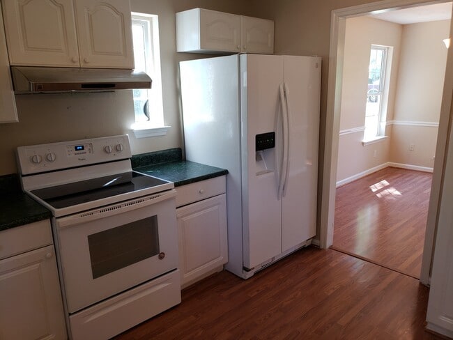 Foto del edificio - Large Home on Dead End street