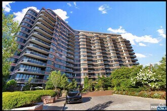 Building Photo - 100 Carlyle Dr