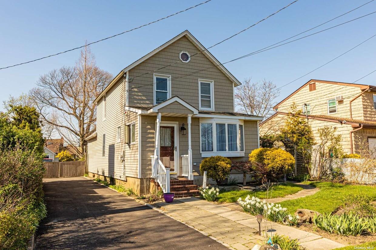 Primary Photo - 16 Grove St