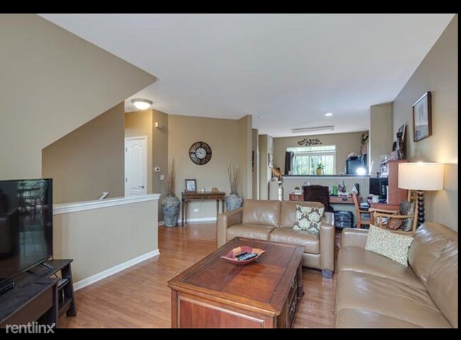 Building Photo - 3 br, 2.5 bath Townhome - 72 Village Stati...