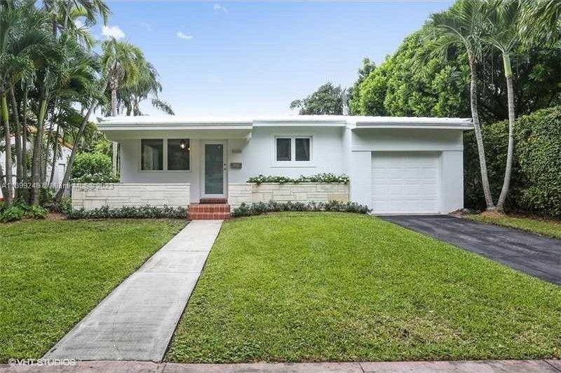 Foto principal - 6606 San Vicente St
