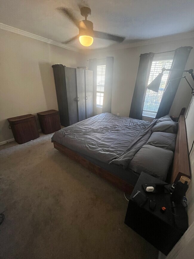 Dormitorio principal con cama king - 705 Sherrybrook Dr