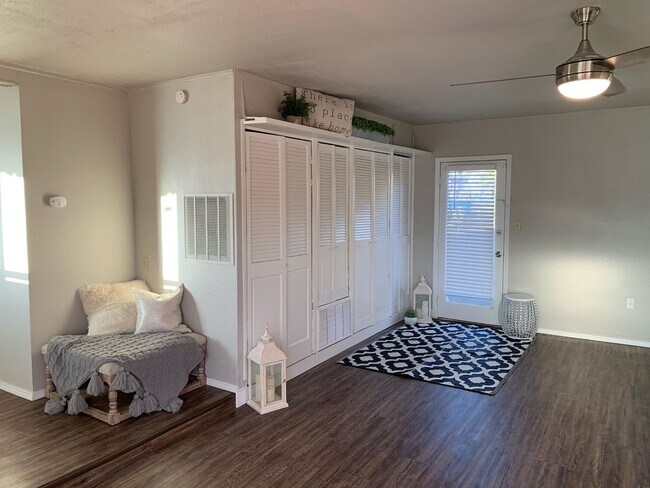 Building Photo - 4 BED/1 bath  in Moore Schools, garage con...