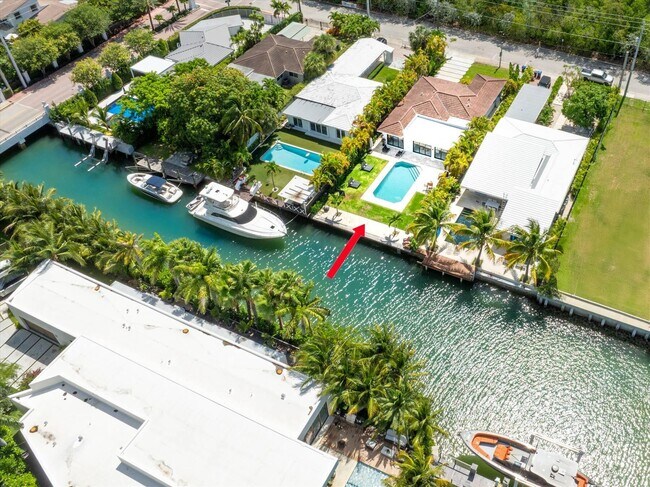 Foto del edificio - 7610 Bayside Ln