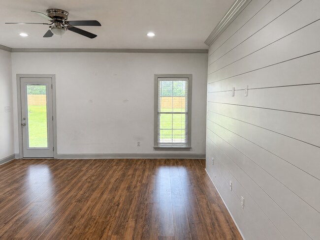 Foto del edificio - 5 Bedroom Home in West Lee County