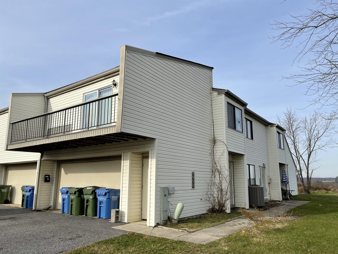 Primary Photo - 1724 Crimson Tree Way