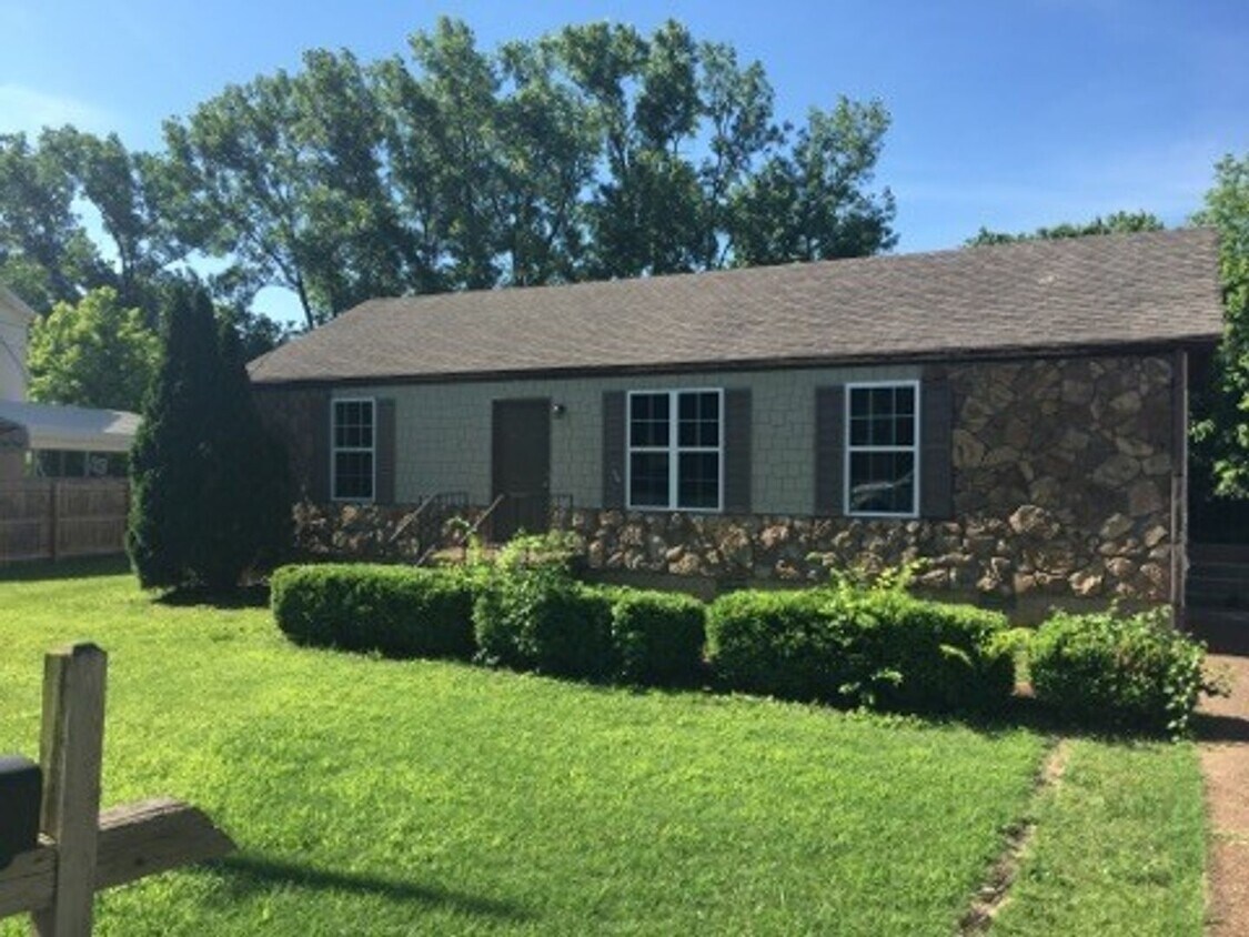 Building Photo - 3bed/1bath off Tulip Grove Rd!