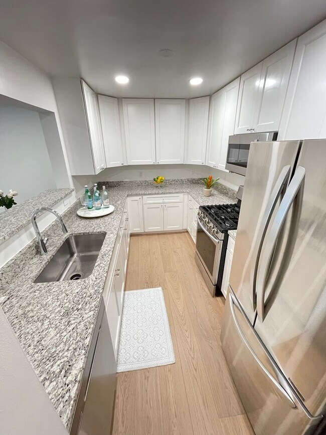Building Photo - 2 Bedroom 1 Bath Condo At Savoy Park for Rent