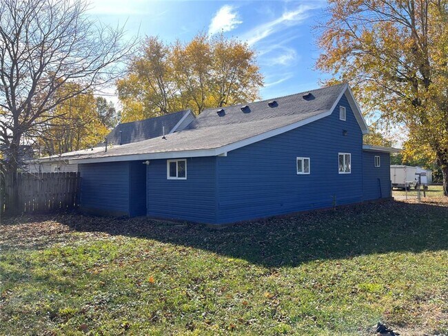 Foto del edificio - 3 Bedroom and 1 Bath