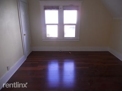 Building Photo - 2319 E Genesee St