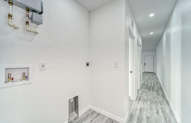 Building Photo - 739 Pineville Ln