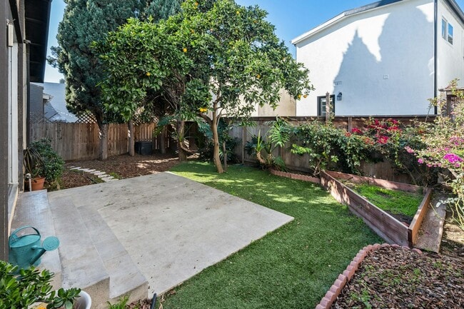 Building Photo - 845 2nd St