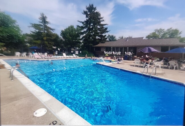 Foto del edificio - 634 Sandy Summit Dr