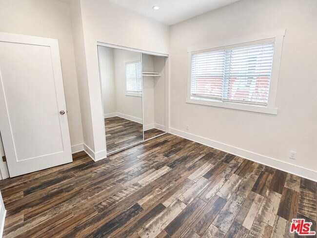 Foto del edificio - 1449 W 28th St