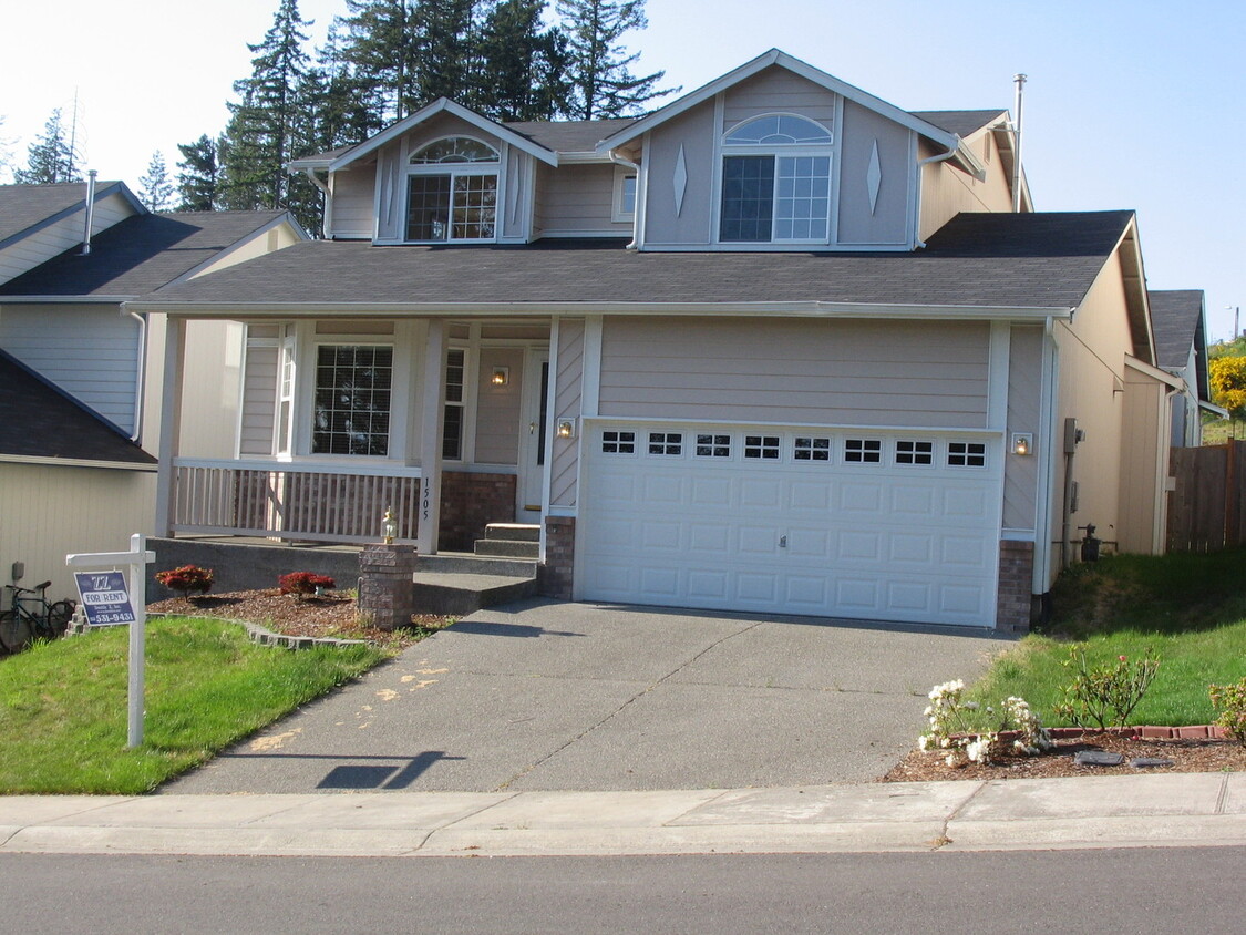 Foto principal - Beautiful 3 Bedroom 2 Story home in Spanaway!