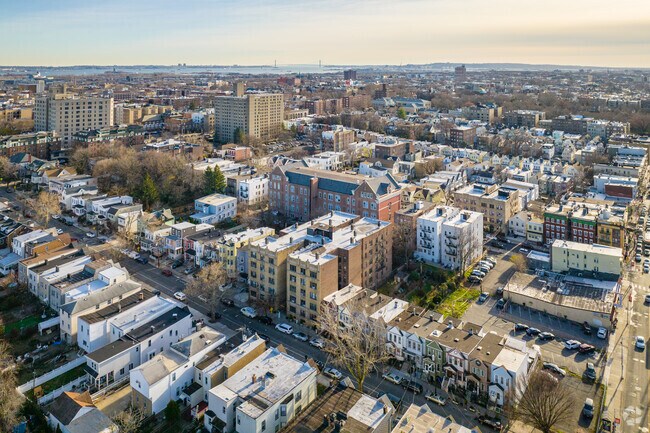 Aerial Photo - 429-435 Fairmount Ave