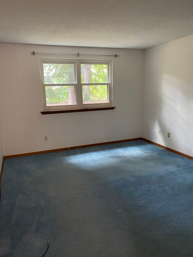 Building Photo - 502 Twin Circle Dr