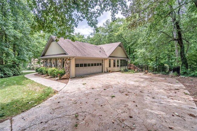 Building Photo - 455 Waverly Hall Dr