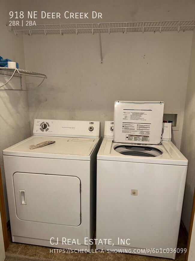 Foto del edificio - 918 NE Deer Creek Rd