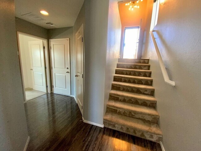 Building Photo - UNIQUE MODERN 3 STORY, 2BED, 3BATH WITH A ROOFTOP DECK!