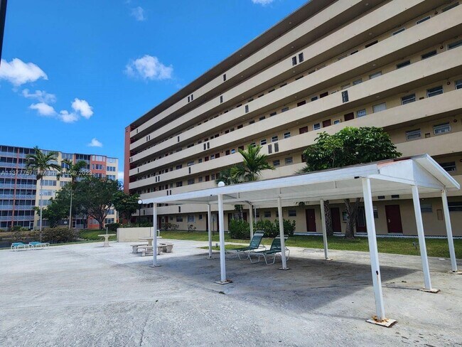 Foto del edificio - 1780 NE 191st St