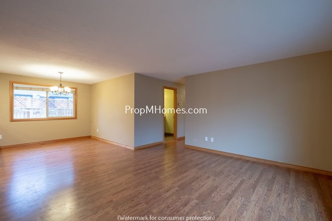 Building Photo - 20525 SW Shoshone Dr