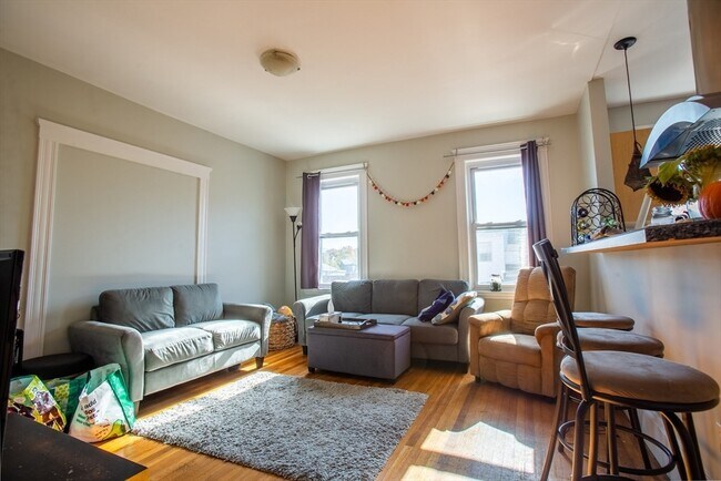 Building Photo - 6 Belmont St