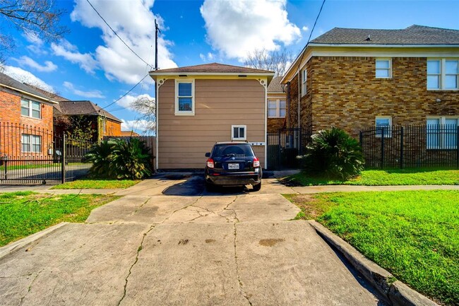 Building Photo - 2601 Rosedale St