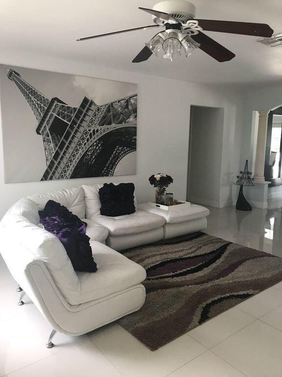 Foto del edificio - 3213 Pinehurst Dr