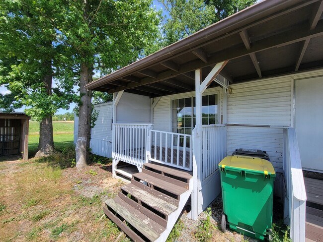 Building Photo - 3114 Dairyland Rd