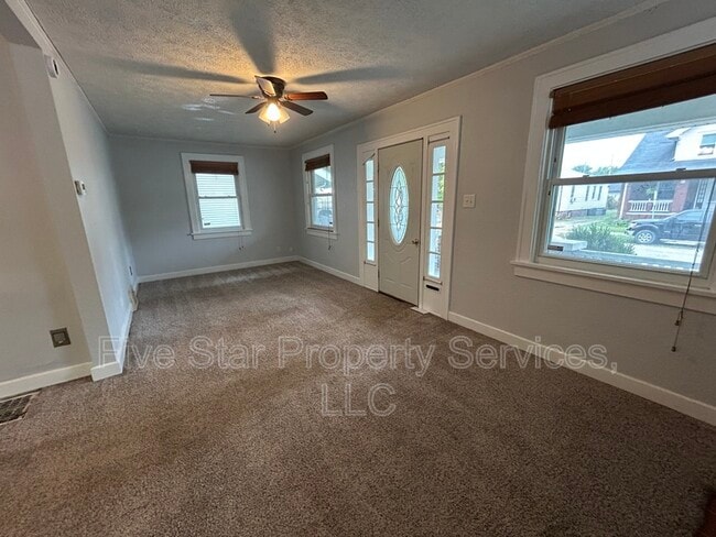 Building Photo - 207 E Spruce St
