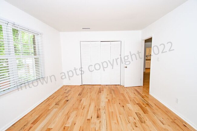 Foto del edificio - 139 E Hill St