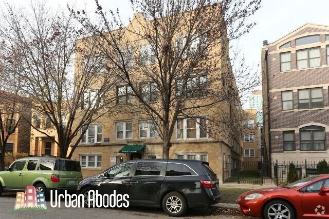 Building Photo - 812 W Waveland Ave