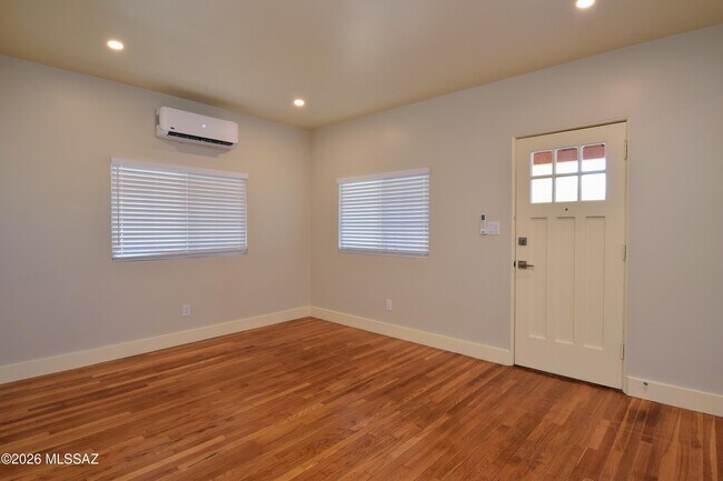 Foto del edificio - 130 N Cherry Ave