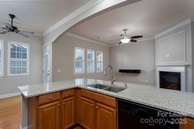 Foto del edificio - 10725 Serape Rd