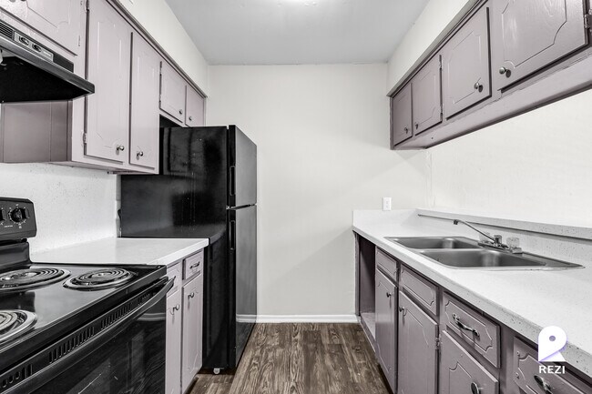 Building Photo - 7615 Grahamcrest Dr