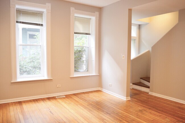 Building Photo - 2841 N Racine Ave