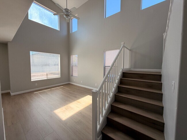 Building Photo - Fantastic 3Bdm 2.5Ba Avondale Home with ?New Floors and New Paint?