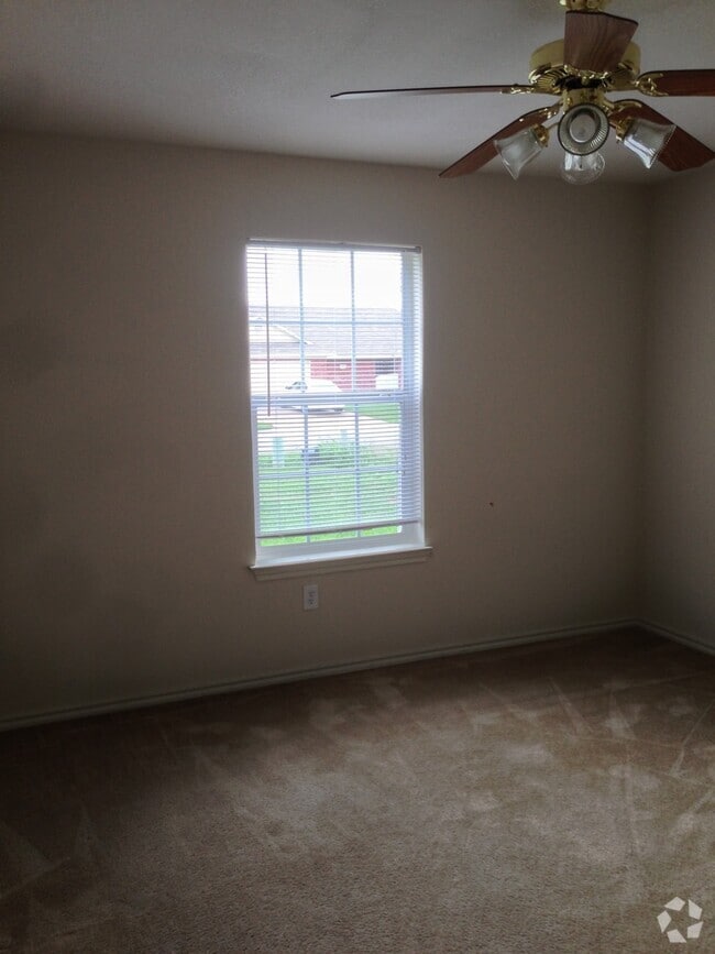 Building Photo - 10228 Lilac Ln