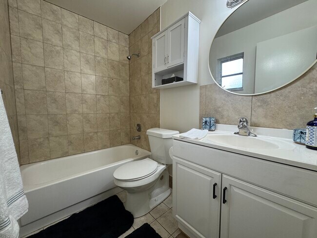 Baño - 506 Quincy Ave