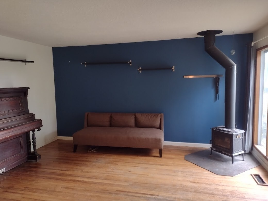 living room - 6530 SE 47th Ave