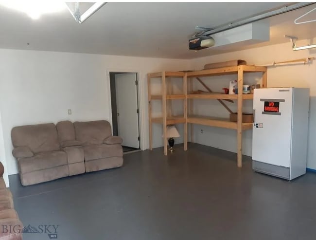 Building Photo - 4 Bedroom Townhome in Hawks Ridge
