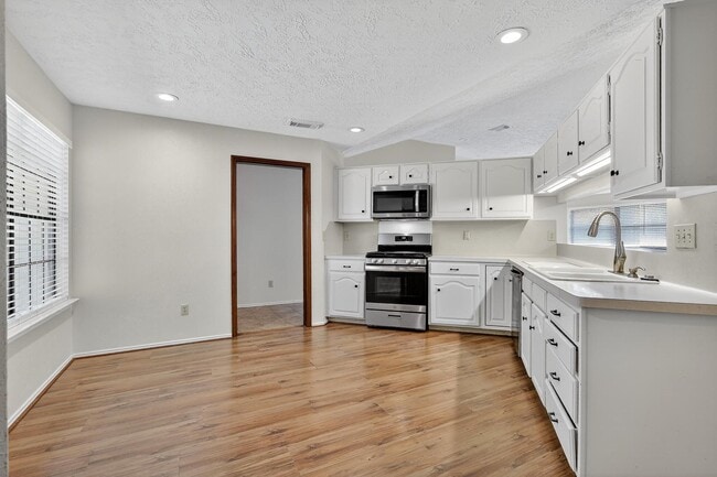 Building Photo - 13315 Nevermore Dr