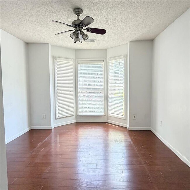 Building Photo - 153 Greystone Cir