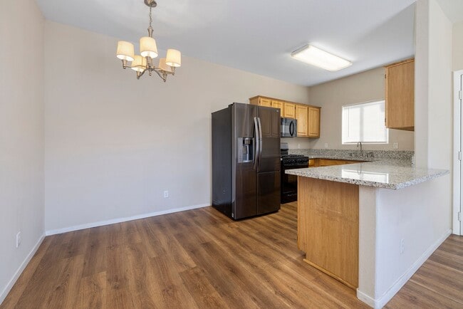 Building Photo - Gated 2 Bedroom 2 Bath Condo on the Second...