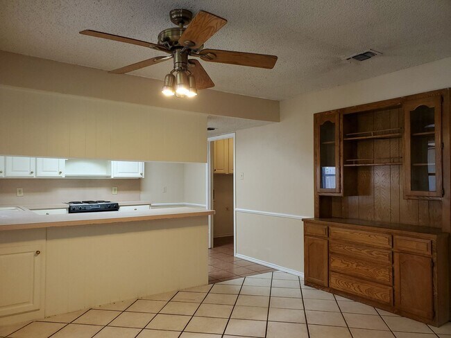 Building Photo - 4200 Pyracantha Dr