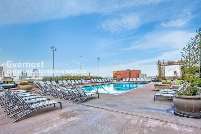 Building Photo - 600 12th Ave S