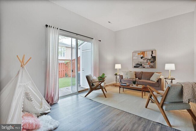 Foto del edificio - 6335 Rockshire St